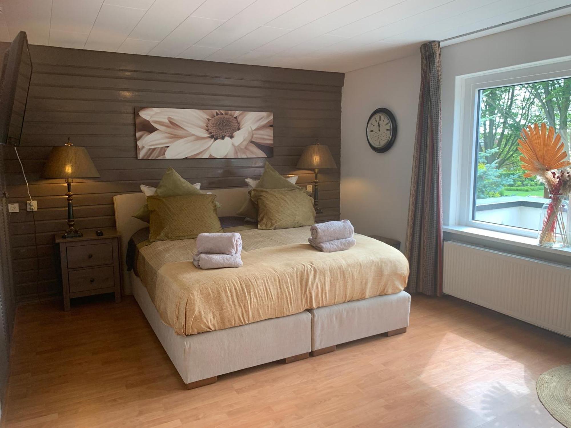 Den Ham Comfortabele Familie Suite Met 2 Slk, Speelzolder, Balkon, Airco מראה חיצוני תמונה